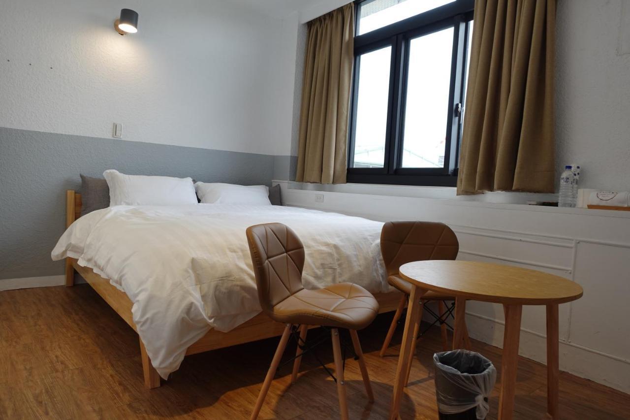 Small Island Homestay Tainan Esterno foto