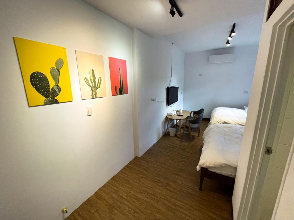 Small Island Homestay Tainan Esterno foto